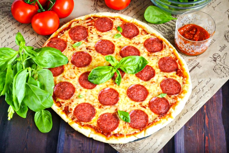 Классическая пицца Пепперони - блюдо для всей семьи + видео